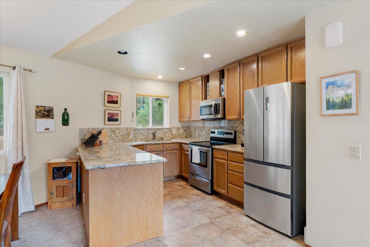 7411 Sugar Pine Road Weed, CA 96094 - Photo 6 of 27 7411 Sugar Pine Rd Kitchen