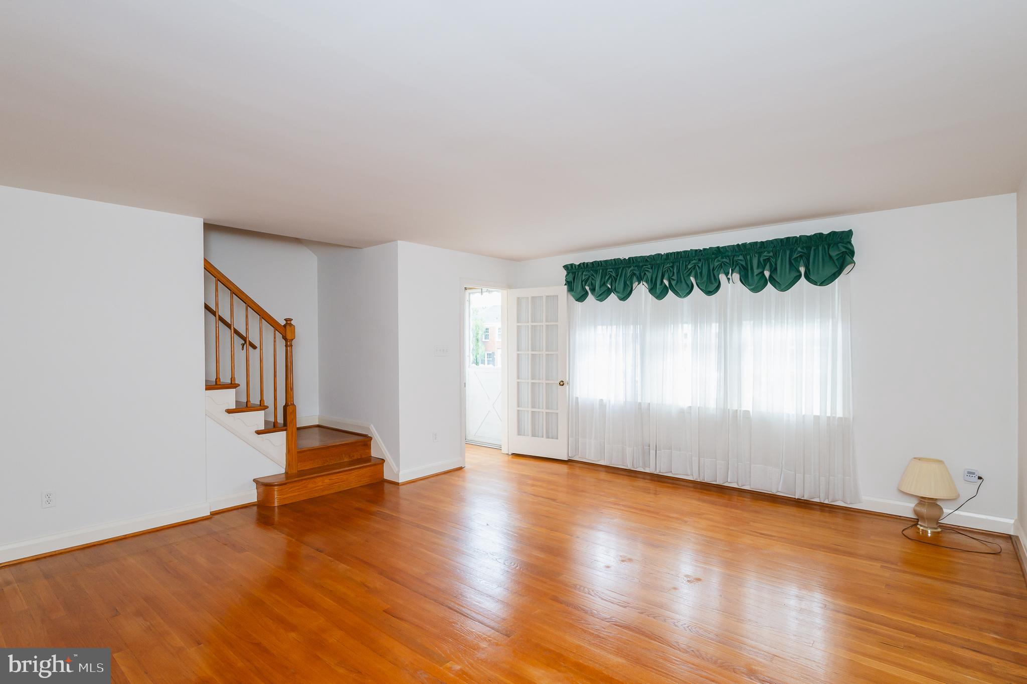 1502 Doxbury Road Towson, MD 21286 - Photo 3 of 32 ENTRANCE INTO LIVING ROOM