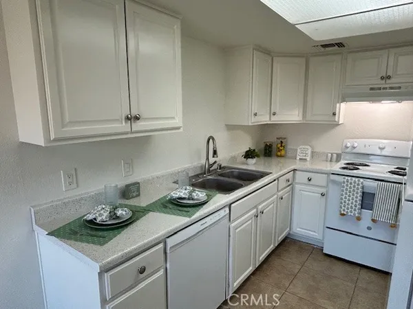 $2,195 | 51080 Eisenhower Drive, Unit 1, La Quinta, CA 92253