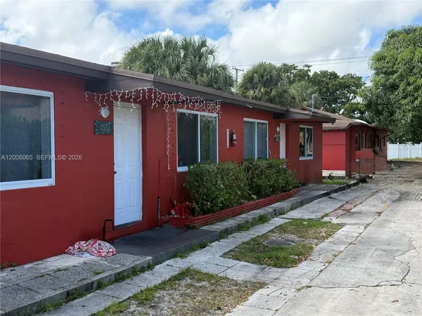 a front view of house with yard