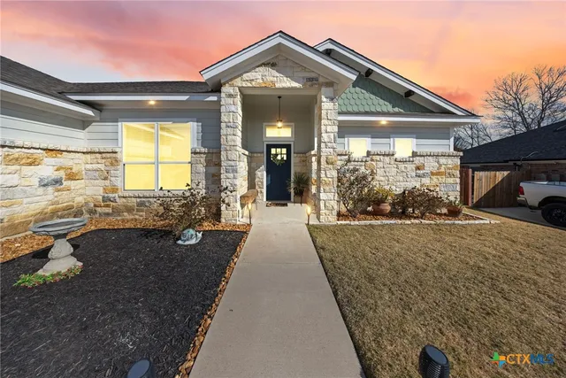 a view of a house with entertaining space