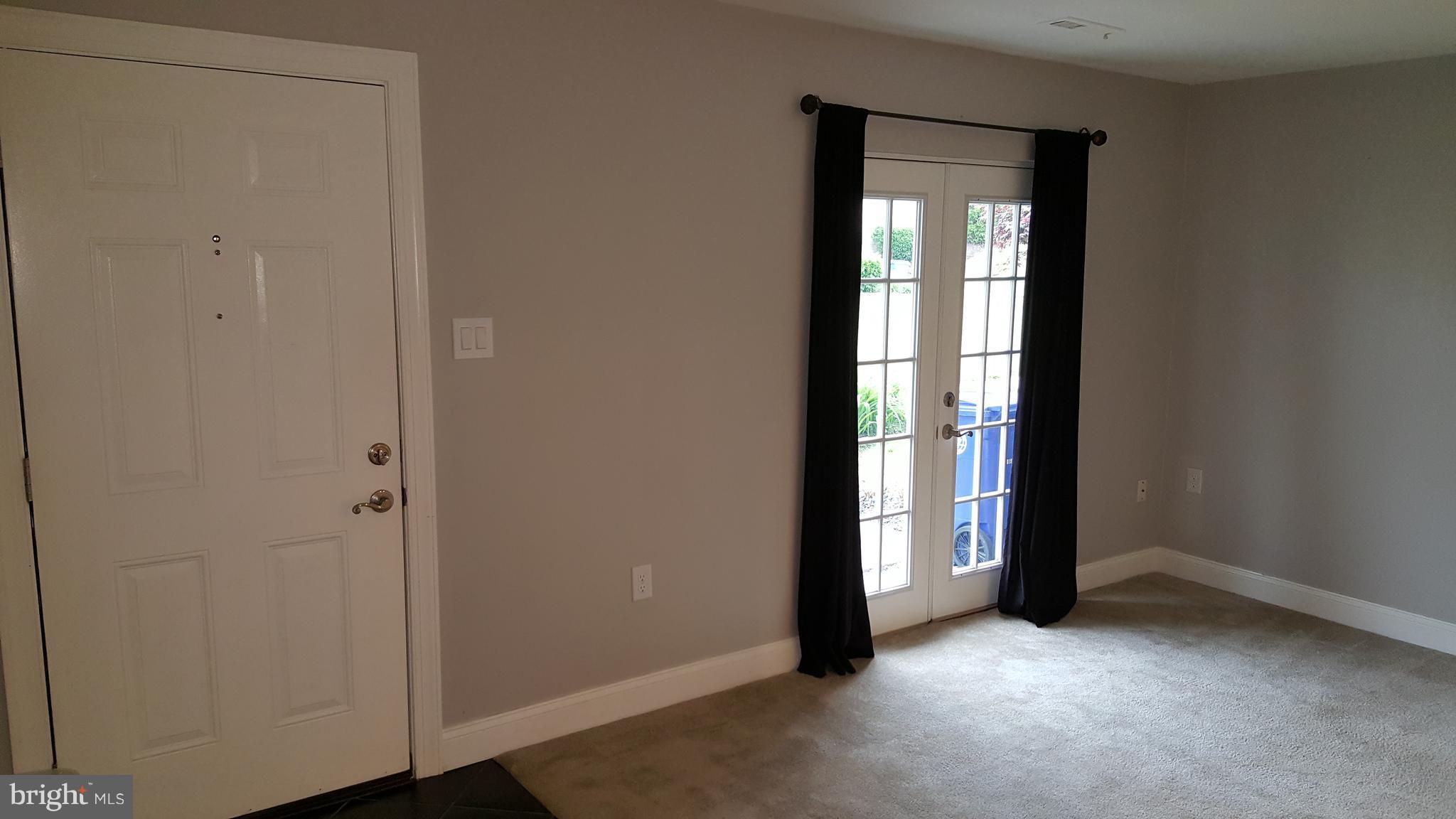 2392 Sun Valley Circle, Unit 2LM Silver Spring, MD 20906 - Photo 10 of 28 Living Room