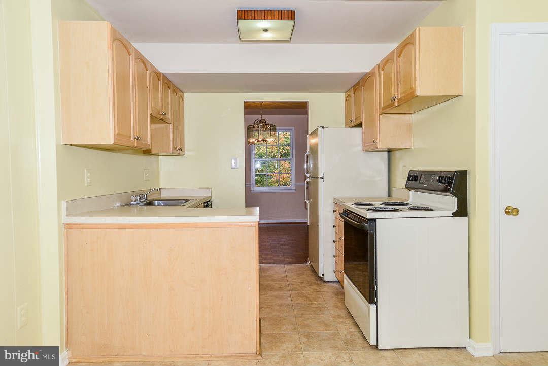 9120 Conservation Way Springfield, VA 22153 - Photo 4 of 22 Kitchen
