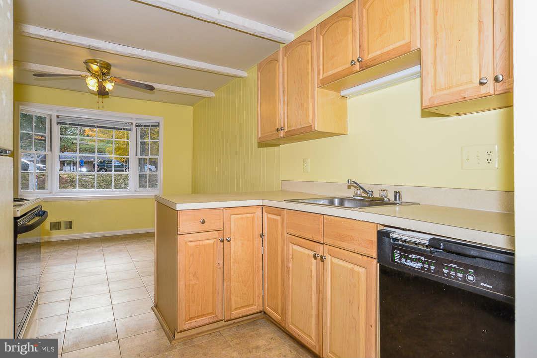 9120 Conservation Way Springfield, VA 22153 - Photo 6 of 22 Kitchen