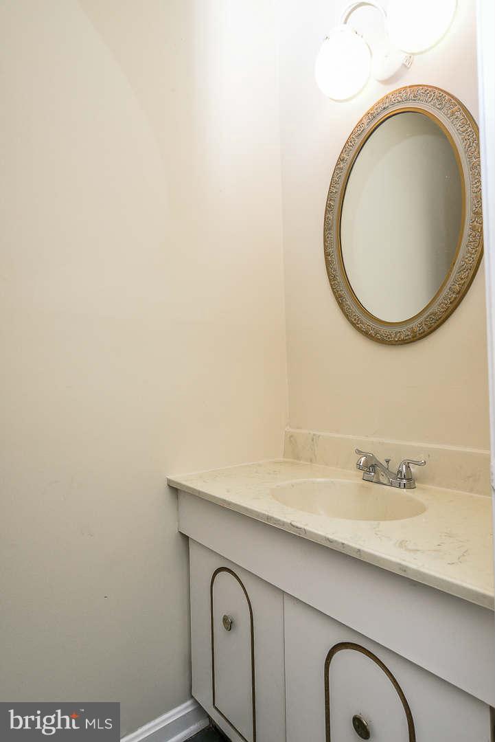 9120 Conservation Way Springfield, VA 22153 - Photo 7 of 22 Bath