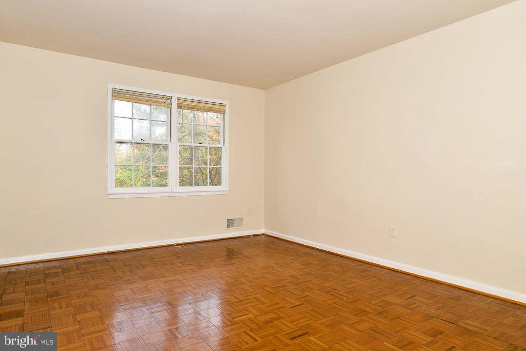 9120 Conservation Way Springfield, VA 22153 - Photo 8 of 22 Living Room