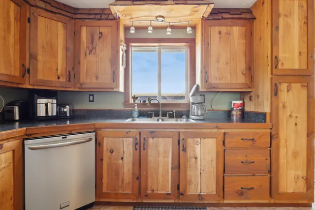 $800,000 | 6130 Arbogast Road, Howard City, MI 49329