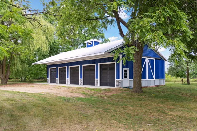 $800,000 | 6130 Arbogast Road, Howard City, MI 49329