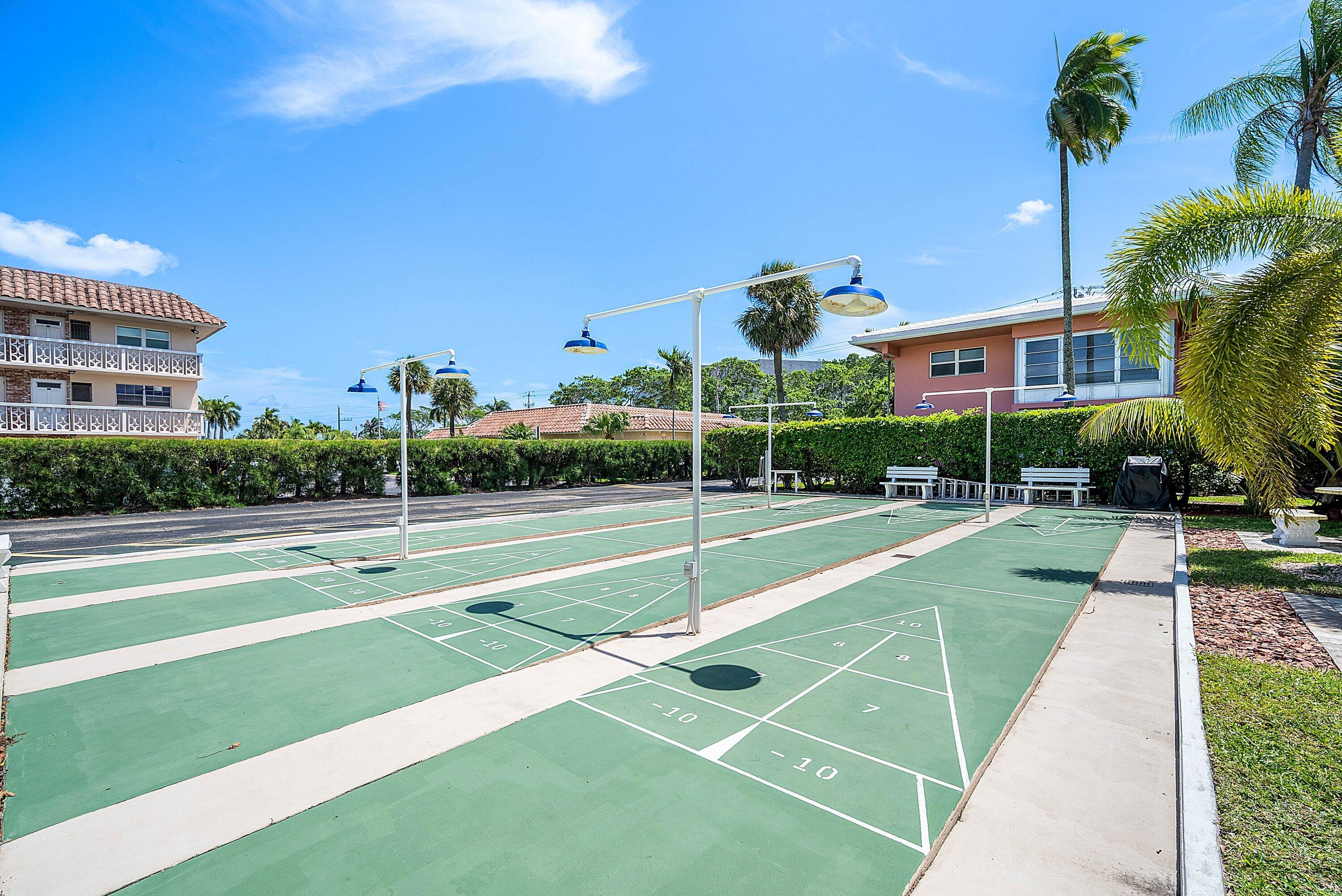 300 Northeast 20th Street, Unit 308 Boca Raton, FL 33431 - Photo 30 of 40 a view of a basketball court