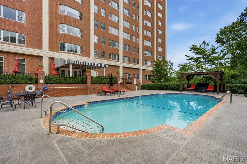 710 South Hanley Road, Unit 10B Clayton, MO 63105 - Photo 32 of 36