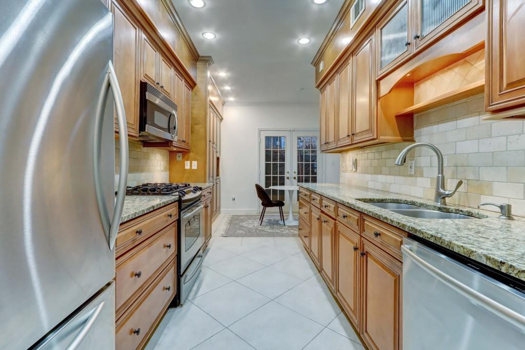 3520 Vinings Ridge Court Atlanta, GA 30339 - Photo 20 of 52 a kitchen with stainless steel appliances granite countertop a sink and a stove