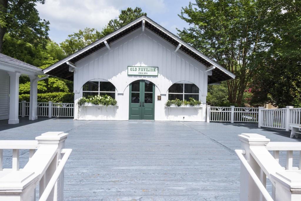 3520 Vinings Ridge Court Atlanta, GA 30339 - Photo 47 of 52 a front view of house with deck and yard