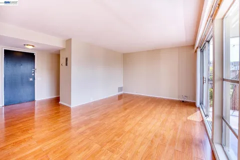 $2,950 | 3815 Harrison Street, Oakland, CA 94611