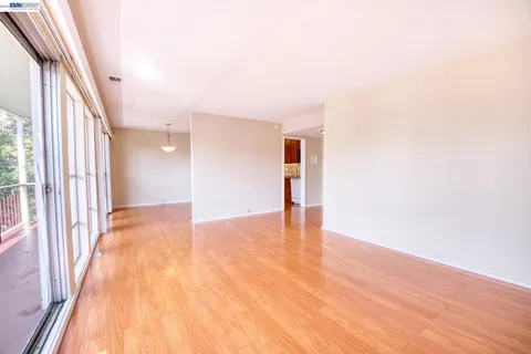 $2,950 | 3815 Harrison Street, Oakland, CA 94611