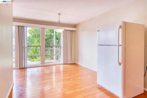 $2,950 | 3815 Harrison Street, Oakland, CA 94611