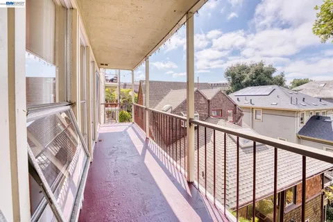 $2,950 | 3815 Harrison Street, Oakland, CA 94611