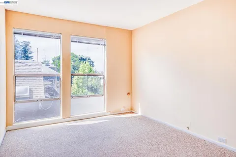 $2,950 | 3815 Harrison Street, Oakland, CA 94611