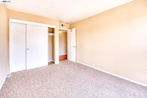 $2,950 | 3815 Harrison Street, Oakland, CA 94611