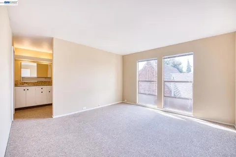 $2,950 | 3815 Harrison Street, Oakland, CA 94611