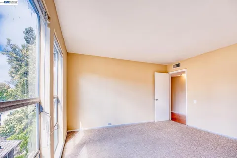 $2,950 | 3815 Harrison Street, Oakland, CA 94611