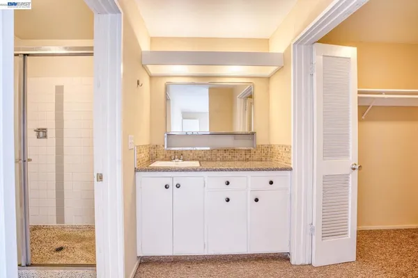 $2,950 | 3815 Harrison Street, Oakland, CA 94611
