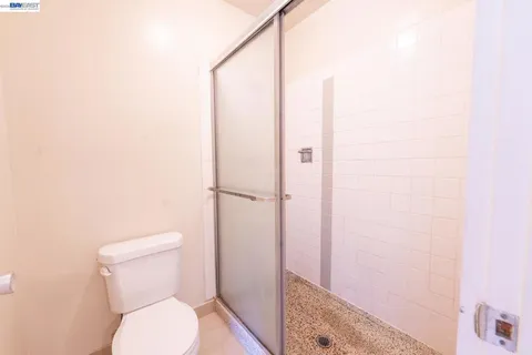 $2,950 | 3815 Harrison Street, Oakland, CA 94611