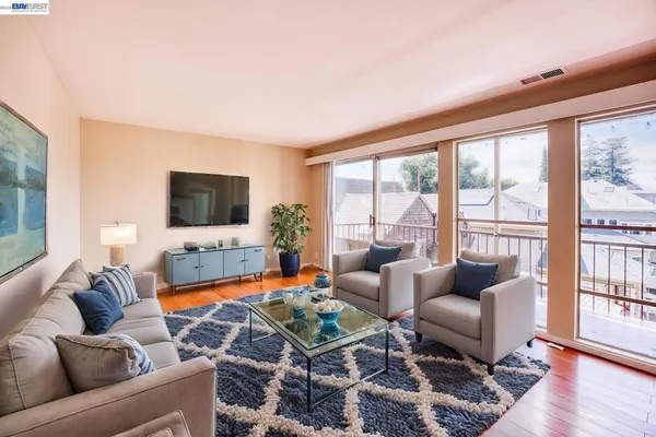 $2,950 | 3815 Harrison Street, Oakland, CA 94611
