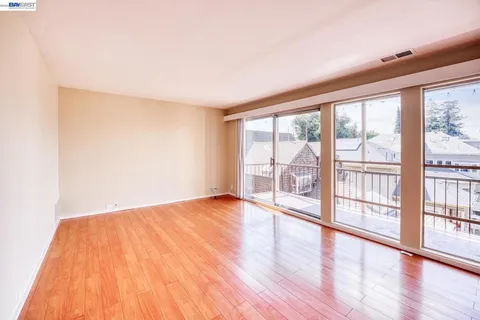 $2,950 | 3815 Harrison Street, Oakland, CA 94611