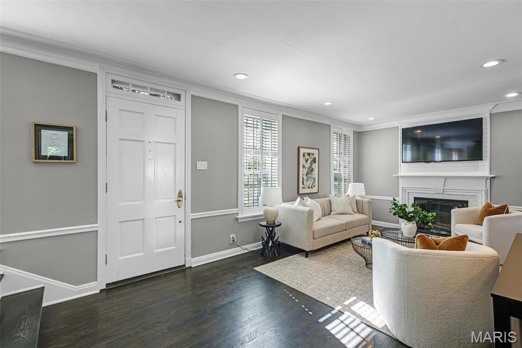 1009 South McKnight Road St. Louis, MO 63117 - Photo 4 of 30