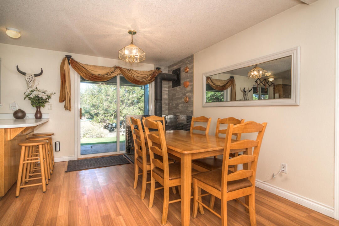 19528 Apache Road Bend, OR 97702 - Photo 11 of 27 Dining Room