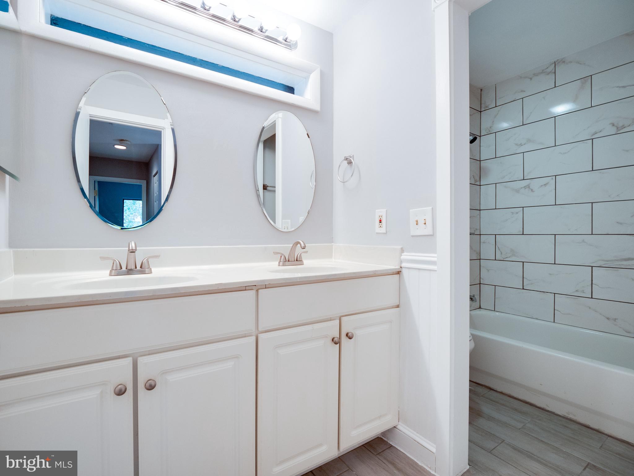 11963 Barrel Cooper Court Reston, VA 20191 - Photo 18 of 33 a bathroom with a double vanity sink mirror and bathtub