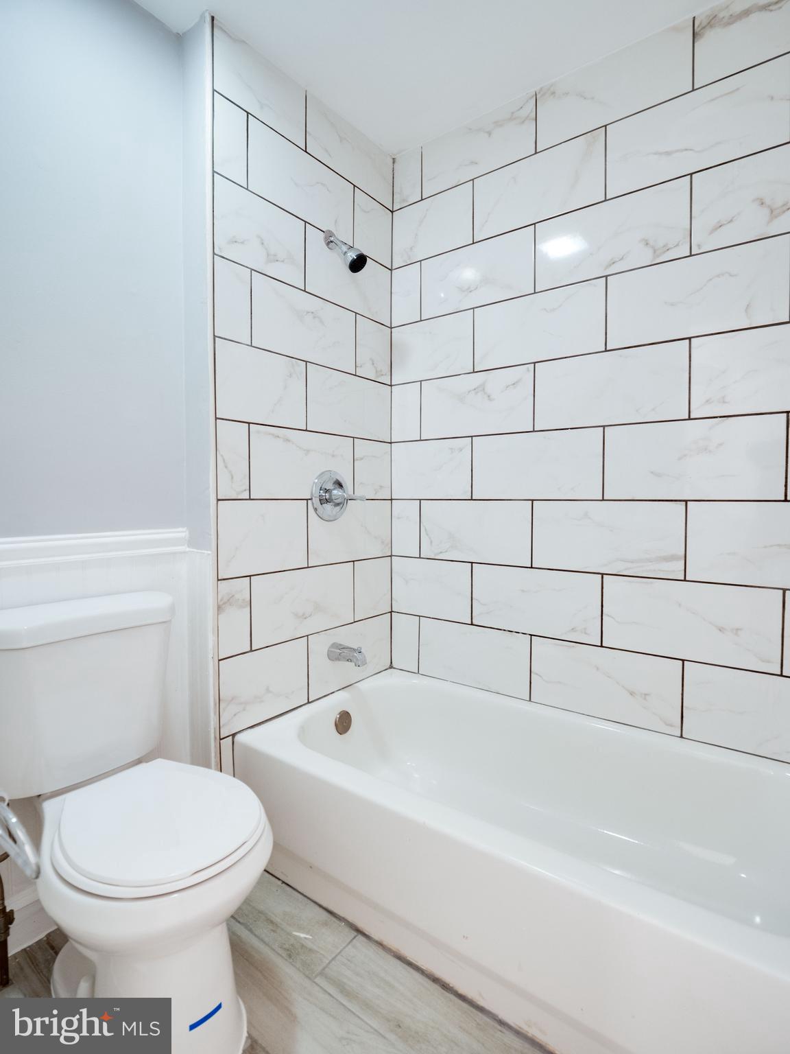 11963 Barrel Cooper Court Reston, VA 20191 - Photo 19 of 33 a bathroom with a bathtub and toilet