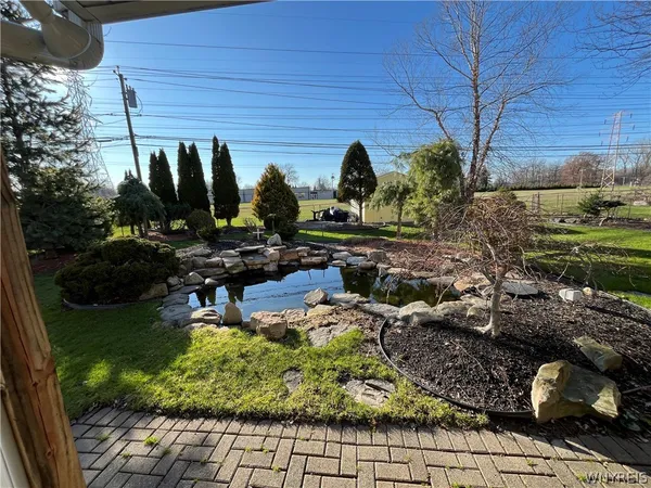 $269,900 | 180 Lorelee Drive, Tonawanda, NY 14150