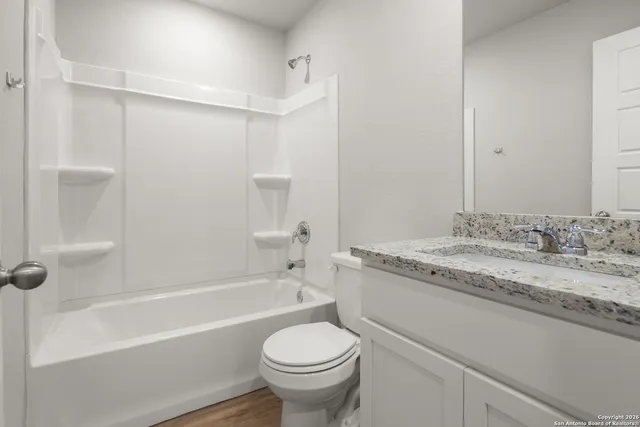 $1,450 | 3819 Abbott Pass, Unit 101, St. Hedwig, TX 78152