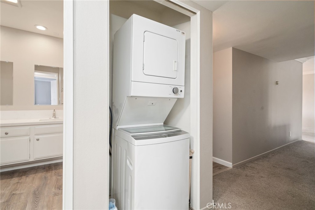 12400 Montecito Road, Unit 412 Seal Beach, CA 90740 - Photo 18 of 33 Laundry area