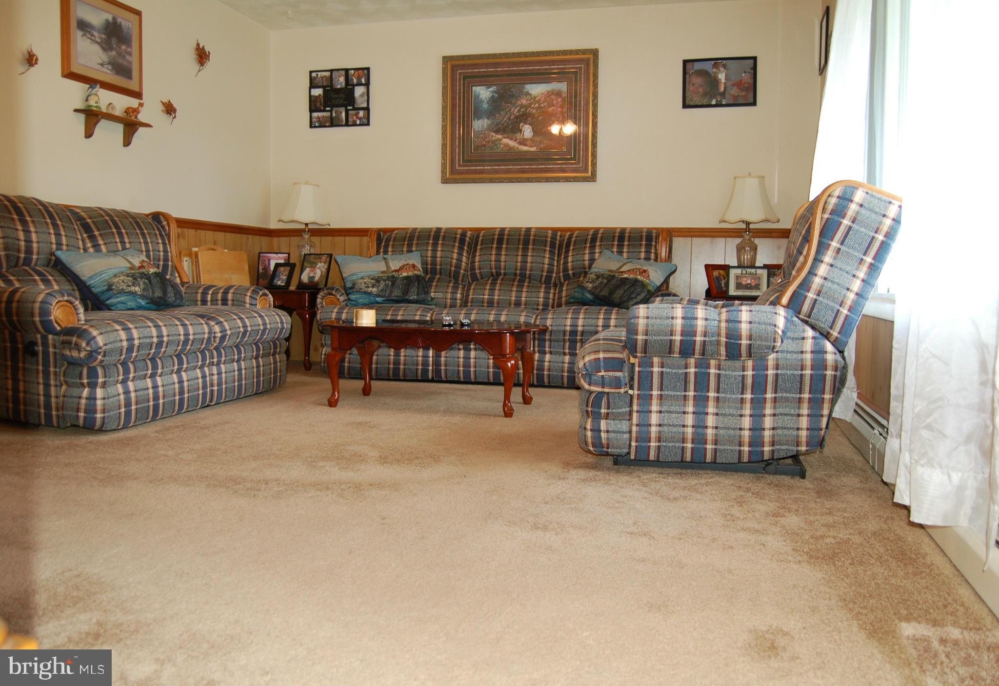 15002 Alaska Road Woodbridge, VA 22191 - Photo 5 of 21 Living Room