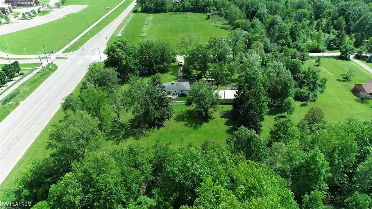 6240 County Line Road New Baltimore, MI 48047 - Photo 9 of 79 50079407-9.JPG