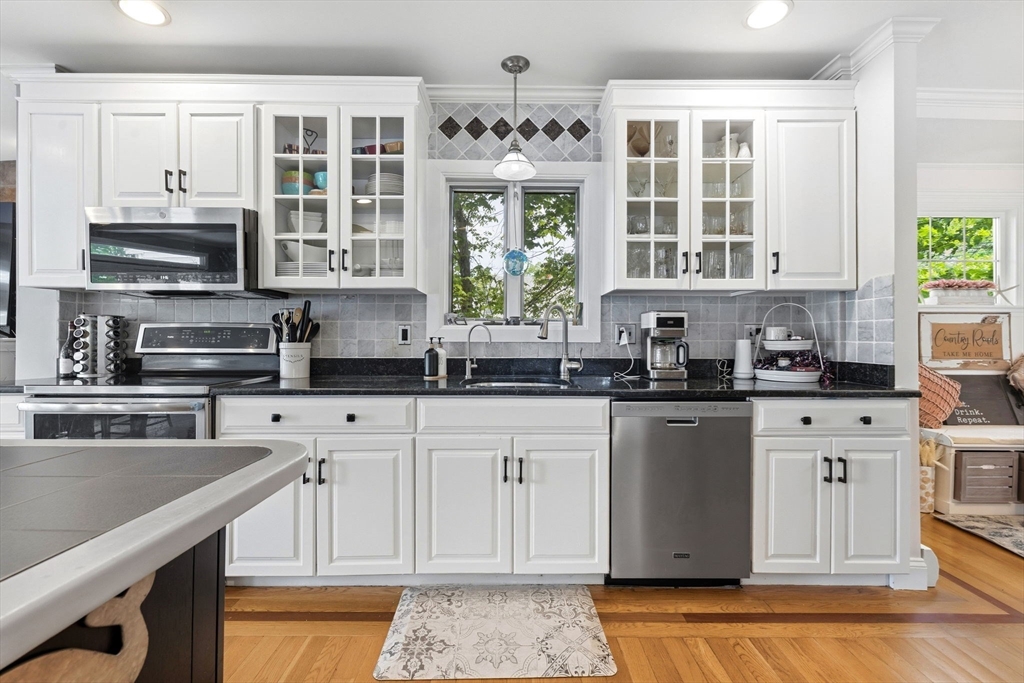 235 Middleboro Road Freetown, MA 02717 - Photo 9 of 41