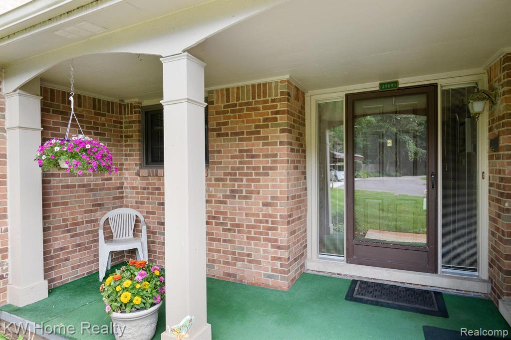 29691 Pine Ridge Circle Farmington Hills, MI 48331 - Photo 32 of 39