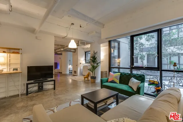 $3,500 | 1100 South Grand Avenue, Unit A003, Los Angeles, CA 90015