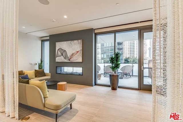 $3,500 | 1100 South Grand Avenue, Unit A003, Los Angeles, CA 90015