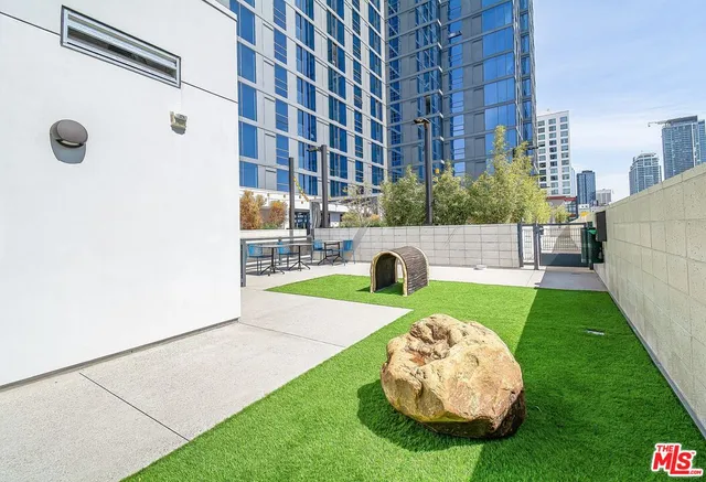 $3,500 | 1100 South Grand Avenue, Unit A003, Los Angeles, CA 90015