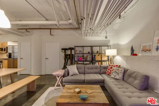 $3,500 | 1100 South Grand Avenue, Unit A003, Los Angeles, CA 90015