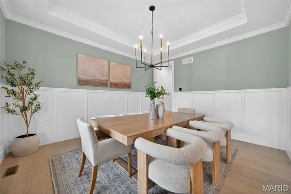 $3,390,000 | 8 Briarbrook Trail, St. Louis, MO 63131