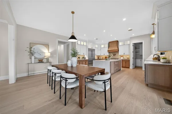 $3,390,000 | 8 Briarbrook Trail, St. Louis, MO 63131