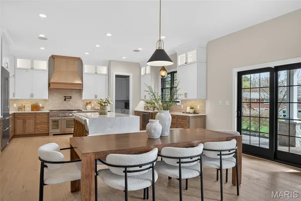 $3,390,000 | 8 Briarbrook Trail, St. Louis, MO 63131