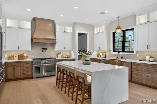$3,390,000 | 8 Briarbrook Trail, St. Louis, MO 63131