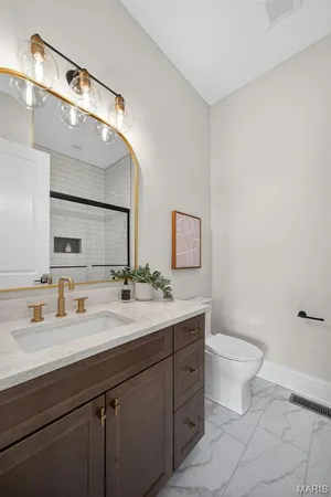 $3,390,000 | 8 Briarbrook Trail, St. Louis, MO 63131