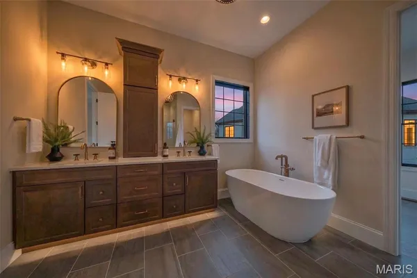 $3,390,000 | 8 Briarbrook Trail, St. Louis, MO 63131