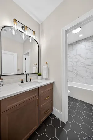 $3,390,000 | 8 Briarbrook Trail, St. Louis, MO 63131